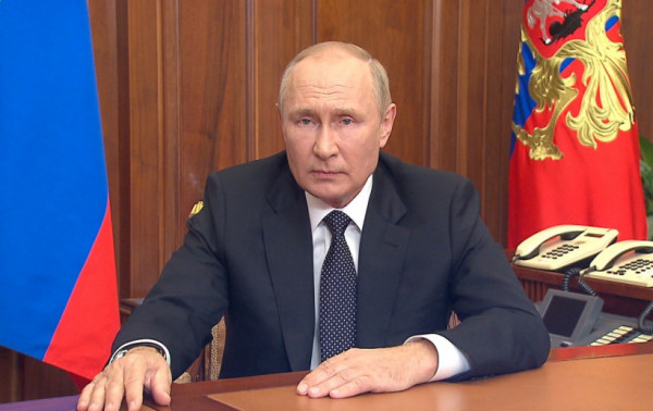 Putin acena &agrave; Europa, nega planos de ataque, mas avisa que R&uacute;ssia responder&aacute; a hostilidades
