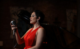 Liz Rosa celebra obra de Djavan no Blue Note