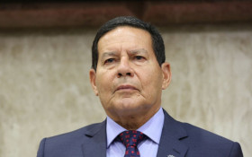 &Uacute;nico voto contr&aacute;rio ao fim da escala 6x1, Hamilton Mour&atilde;o justifica decis&atilde;o: 'N&atilde;o negocio minhas convic&ccedil;&otilde;es'
