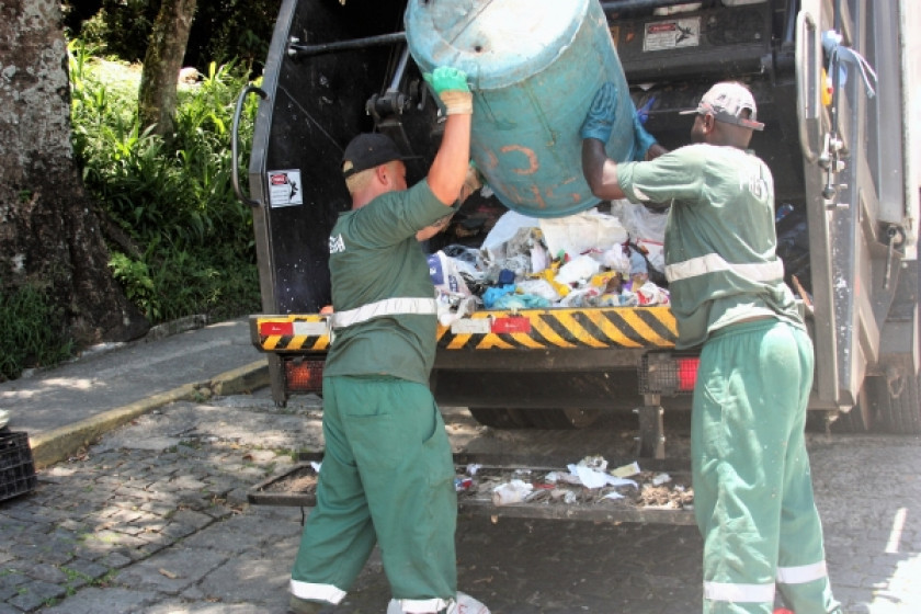 TCE aponta falhas de Bomtempo na coleta de lixo