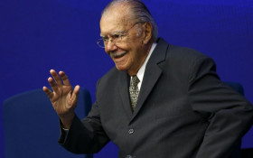 Sarney vem a S&atilde;o Paulo para exames ap&oacute;s pneumonia