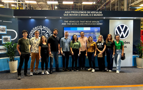Pesquisadores da UFF visitam fábrica da Volkswagen em Resende