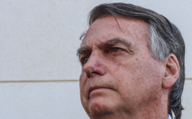 Defesa de Bolsonaro declara ser 'ilógico' tentativa de fuga