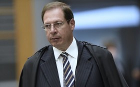 Nas m&atilde;os de Salom&atilde;o