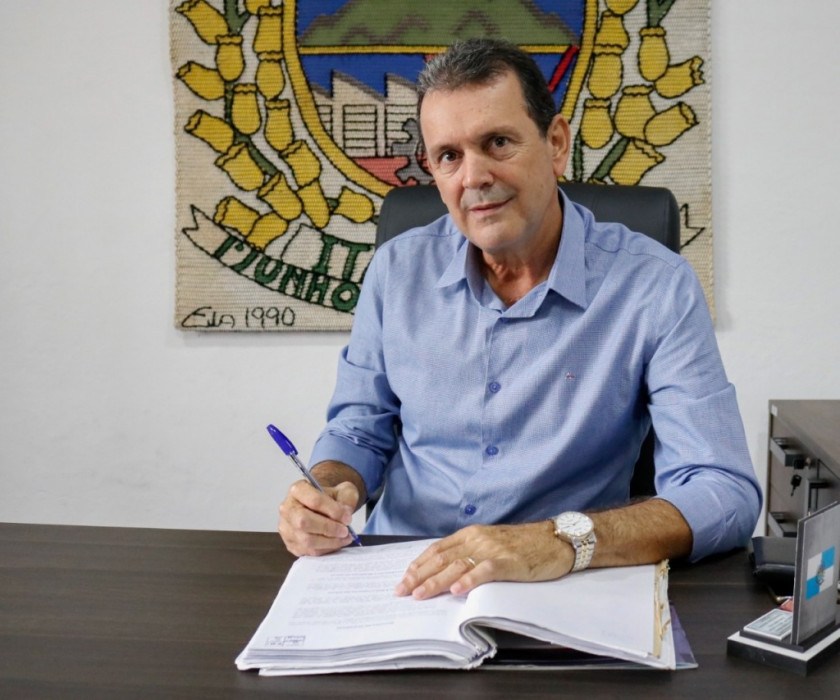 Ex‑prefeito de Itatiaia condenado por inj&uacute;ria racial; cabe recurso