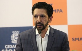 Nunes declara apoio a Fl&aacute;vio Bolsonaro em ato p&uacute;blico em SP