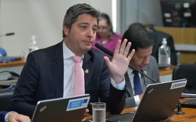 CORREIO BASTIDORES | L&iacute;der do PL: &eacute; preciso incentivar o trabalho, n&atilde;o diminuir 