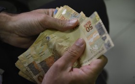 Caixa libera abono para nascidos no m&ecirc;s 2