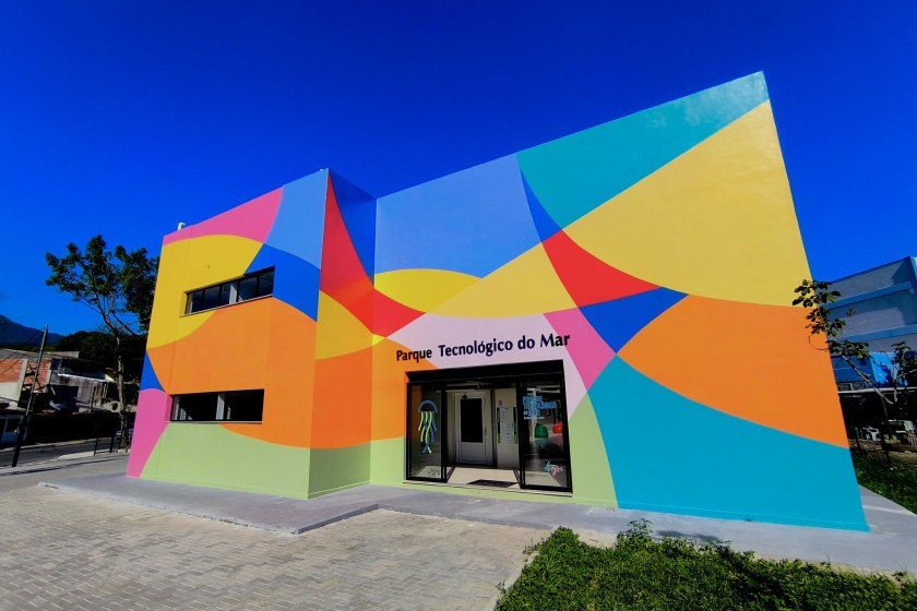 Iniciativa oferece servi&ccedil;os e tecnologia para a juventude