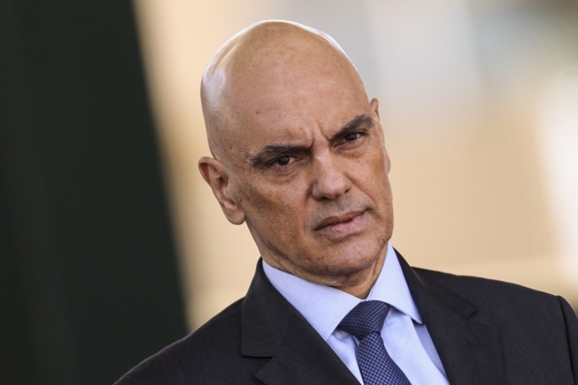 Moraes aponta poss&iacute;vel aux&iacute;lio estrangeiro em relat&oacute;rio da PF e fala em interfer&ecirc;ncia eleitoral