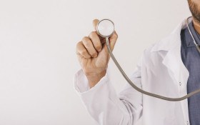 Servidores da Sa&uacute;de ter&atilde;o adicional de qualifica&ccedil;&atilde;o
