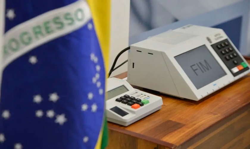 Quaest: Lula tem 39% e Fl&aacute;vio Bolsonaro soma 29% no 1&ordm; turno