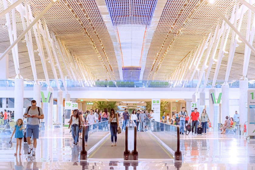 {'nm_midia_inter_thumb1':'https://www.correiodamanha.com.br/_midias/jpg/2025/01/06/280x175/1_aeroporto___nova_participacoes-352976.jpg', 'id_midia_tipo':'2', 'id_tetag_galer':'', 'id_midia':'677c49b2712a3', 'cd_midia':352976, 'ds_midia_link': 'https://www.correiodamanha.com.br/_midias/jpg/2025/01/06/aeroporto___nova_participacoes-352976.jpg', 'ds_midia': 'Em julho de 2026, o Aeroporto JK registrou sua maior movimentação recente, recebendo cerca de 1,6 milhão de passageiros', 'ds_midia_credi': 'Divulgação/Nova Participações', 'ds_midia_titlo': 'Em julho de 2026, o Aeroporto JK registrou sua maior movimentação recente, recebendo cerca de 1,6 milhão de passageiros', 'cd_tetag': '1', 'cd_midia_w': '840', 'cd_midia_h': '560', 'align': 'Clear'}