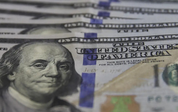 D&oacute;lar abre em queda a R$ 5,17 de olho no varejo dos EUA e medidas de reciprocidade