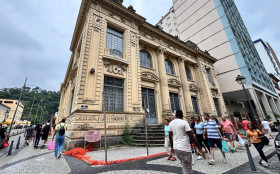 Trabalhadores dos Correios de Petr&oacute;polis em estado de greve