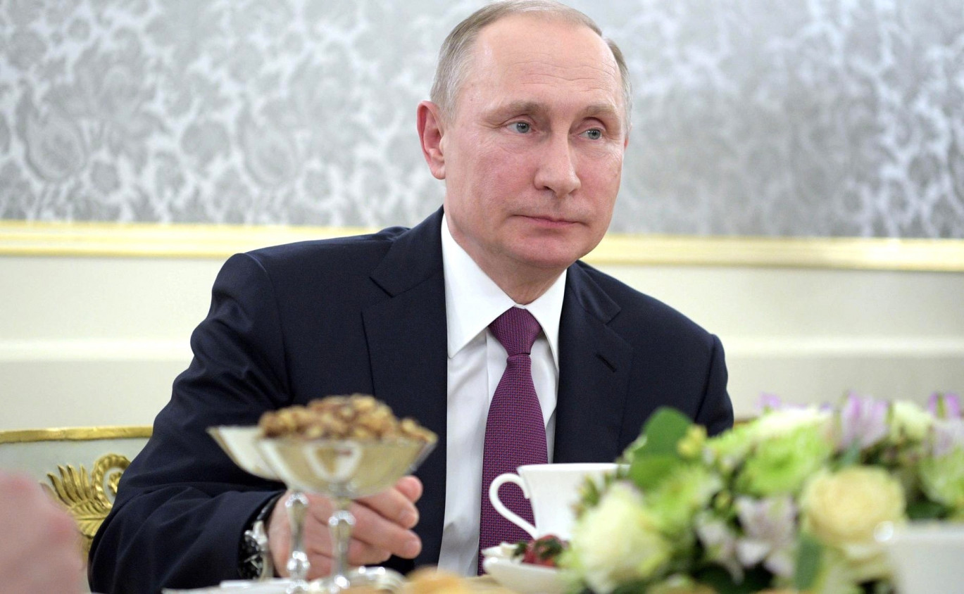 Reduzir o apoio russo a Vladimir Putin
