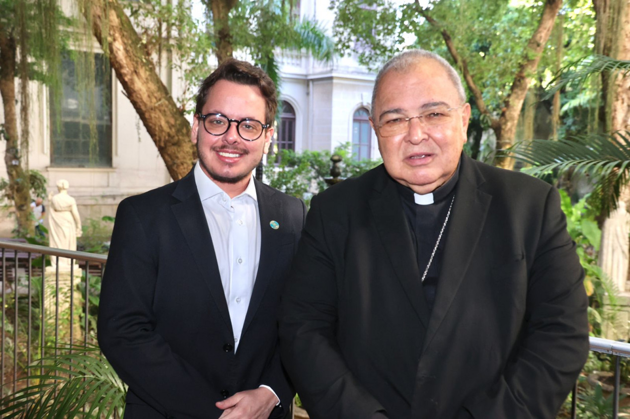 Macaque in the trees