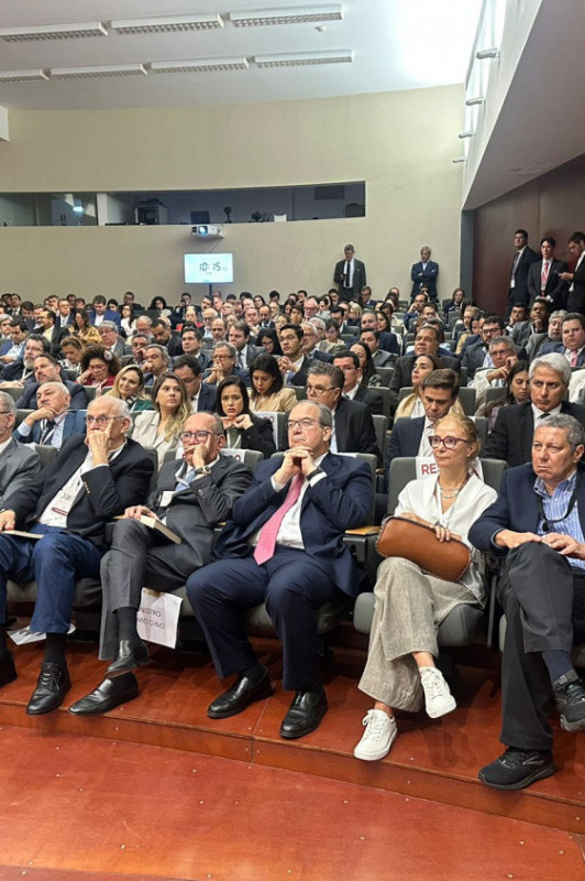 Coluna Magnavita | Feriado ajudar&aacute; a turbinar o F&oacute;rum de Lisboa