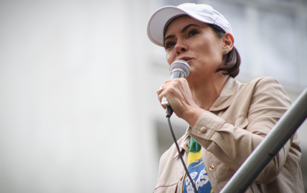 Coluna Magnavita | Michelle n&atilde;o desistiu da candidatura ao Senado