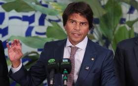 Reajuste do Legislativo na contram&atilde;o da reforma administrativa