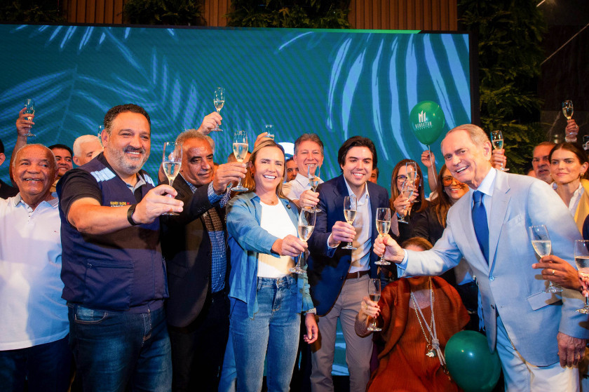 Celina Leão: "Essa é a meta: gerar emprego e renda no Distrito Federal" Macaque in the trees