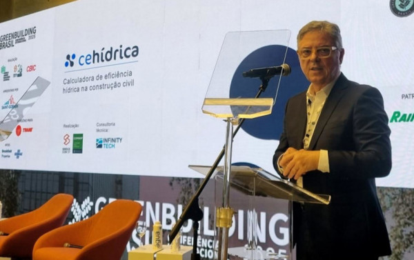 Vice-presidente de Meio Ambiente do SindusCon-SP, Francisco Antunes de Vasconcellos Neto Macaque in the trees