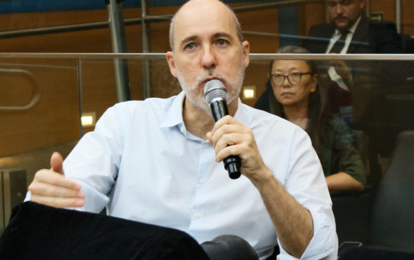 Ex-vereador Paulo Gaspar na Câmara de Campinas Macaque in the trees