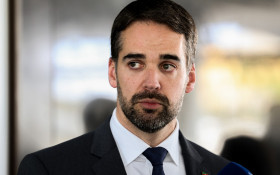 Eduardo Leite n&atilde;o admite, mas ainda pode ser candidato