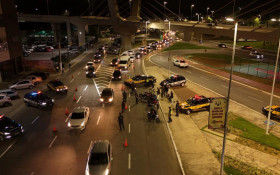 Barueri realiza operação para coibir escapamentos irregulares em feira noturna