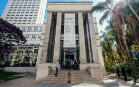 Celular em casa faz pol&iacute;cia prender mulher suspeita de ajudar em roubo da Biblioteca M&aacute;rio de Andrade