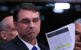 CORREIO POLÍTICO | A 'tosca' estratégia de Flávio Bolsonaro