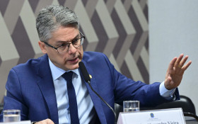 CORREIO POLÍTICO | Vieira põe um dedo "Supremo" na ferida