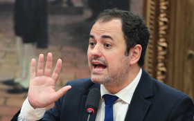 Coluna Magnavita | A defesa da mãe é infalível