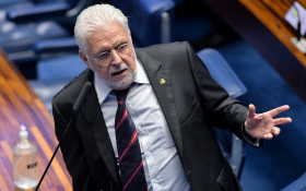 Dosimetria exp&otilde;e fissuras na base de Lula