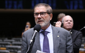 CORREIO POL&Iacute;TICO | Briga de cachorro grande no or&ccedil;amento