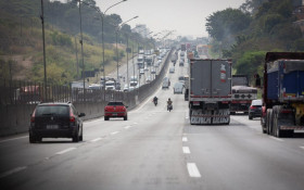 Tr&aacute;fego nas estradas de SP cresce durante Natal e Ano Novo