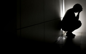 Jornalista lan&ccedil;a livro sobre suic&iacute;dio de filho para prevenir outras mortes 