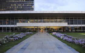 BRASILIANAS | Sucess&atilde;o no DF permanece aberta: indefini&ccedil;&otilde;es e rearranjos marcam disputa p&oacute;s-Ibaneis