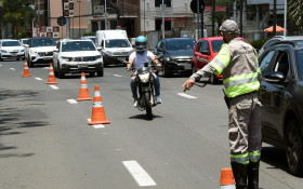 Opera&ccedil;&otilde;es identificaram 10,9 mil condutas de risco em 295 blitze em 2025