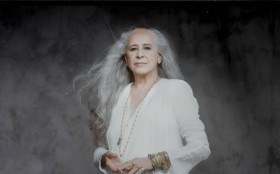 Um samba soberano e com a grife Maria Beth&acirc;nia