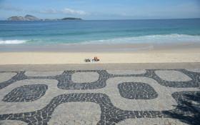 Rio pro&iacute;be pr&eacute;dios que sombreiam as praias