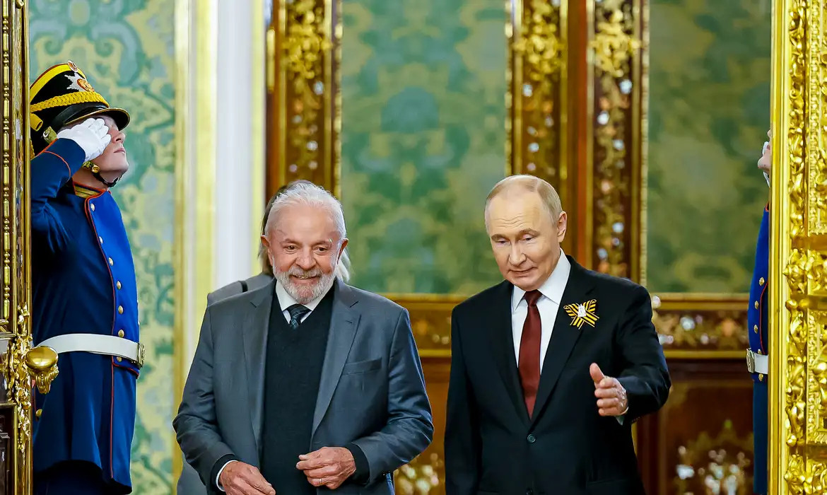 Coluna Magnavita | A at&ocirc;mica amizade do Governo Lula com Putin