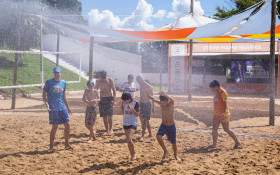 PR refresca com banhos de mangueira