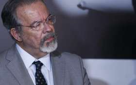 Pol&iacute;ticos e parentes despedem-se de Raul Jungmann