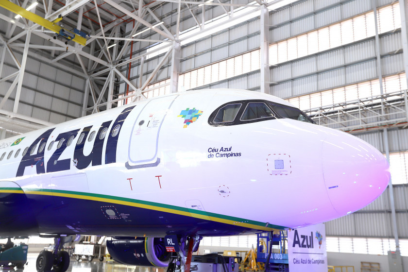 A Azul Linhas Aéreas anunciou nesta quinta-feira (22), a ampliação de sua malha no Centro-Oeste, com o lançamento de uma nova rota direta entre o Aeroporto Internacional de Viracopos, em Campinas (SP), e Sorriso (MT) Macaque in the trees