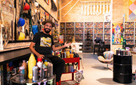 Kobra leva a leitura para os muros do Centro