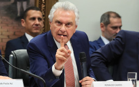 Caiado cobra explica&ccedil;&otilde;es de Fl&aacute;vio Bolsonaro ap&oacute;s &aacute;udio a Vorcaro