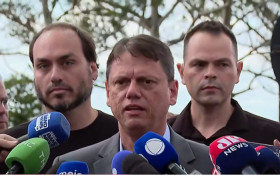  Da pris&atilde;o, Bolsonaro comanda a direita com m&atilde;o de ferro