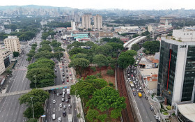 S&atilde;o Paulo inaugura bosque urbano na Pra&ccedil;a Arm&ecirc;nia