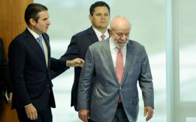 Governo est&aacute; dividido sobre vetos aos exageros salariais do Congresso